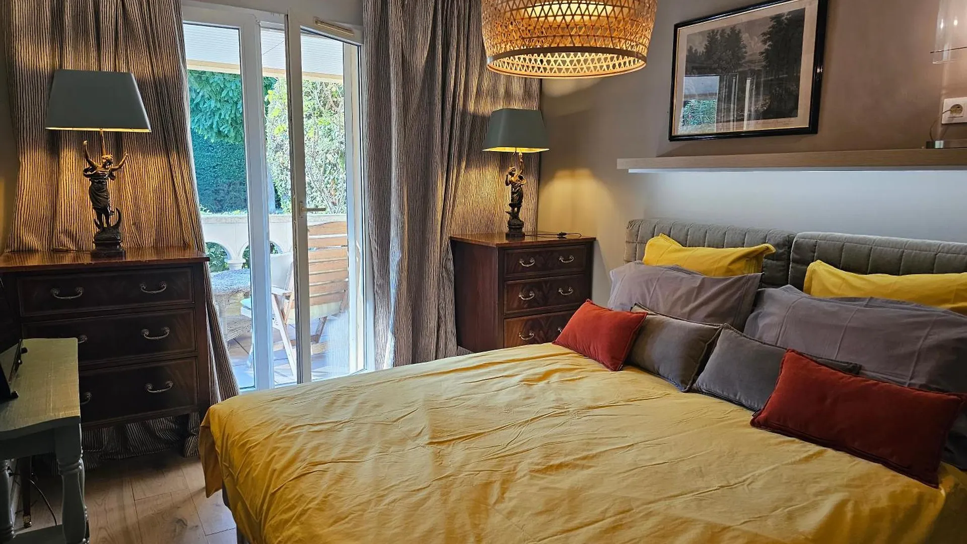 Aix Centre, 2 Room Apartment Garden, Parking Aix-en-Provence